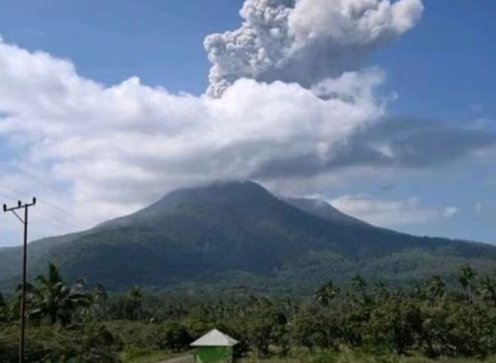 Gunung Lewotobi Laki-Laki