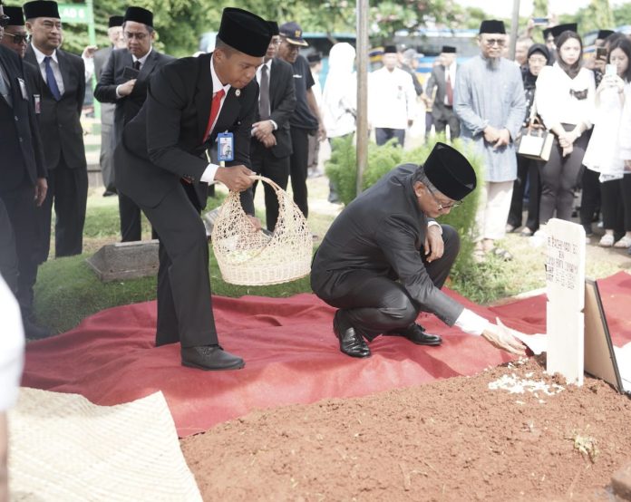 pemakaman Bambang Sumadhijo