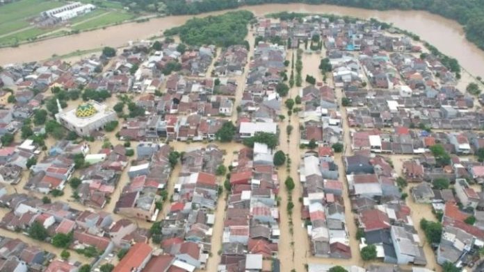 Bekasi lumpuh