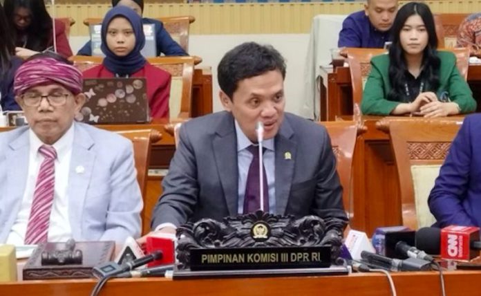 Ketua Komisi III DPR RI Habiburokhman di Kompleks Parlemen, Jakarta. (ANTARA/Bagus Ahmad Rizaldi)