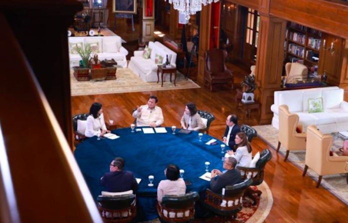 Presiden RI Prabowo Subianto diwawancara oleh tujuh jurnalis senior di kediaman pribadi Presiden di Hambalang, Kabupaten Bogor, Jawa Barat, Minggu (6/4/2025). ANTARA/HO-Tim Media Presiden Prabowo Subianto