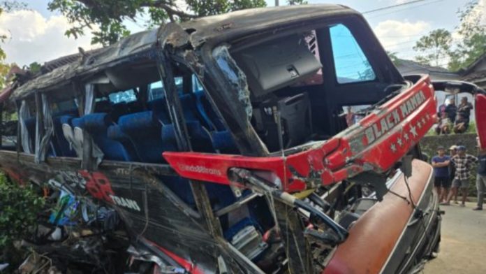 Bus maut