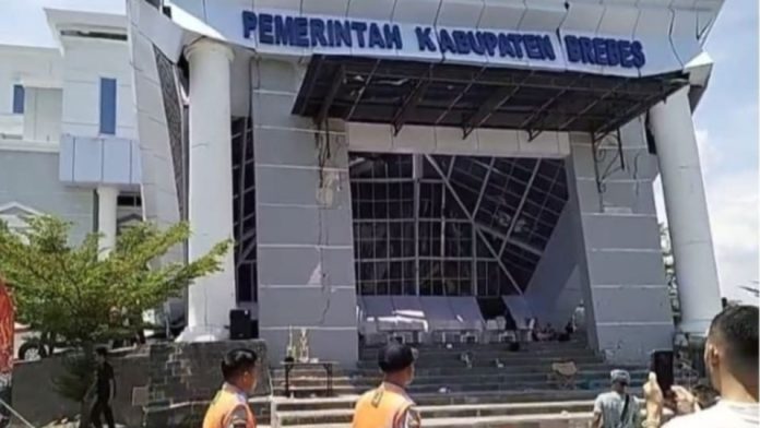 atap KPT brebes ambruk