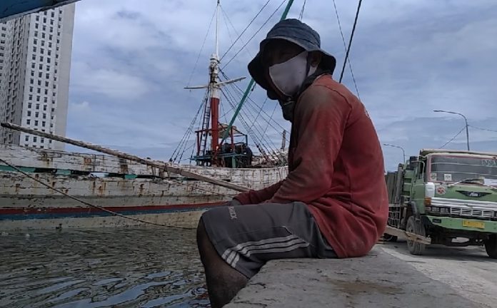 Tenaga Kerja Bongkar Muat (TKBM)