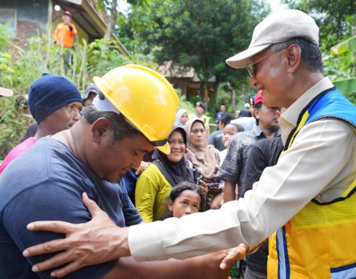 Menteri PU Dody Hanggodo Tinjau Tanah Longsor Cilacap