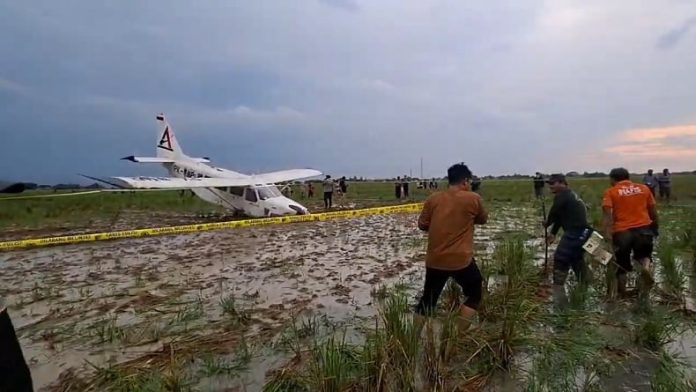 pesawat jatuh di karawang