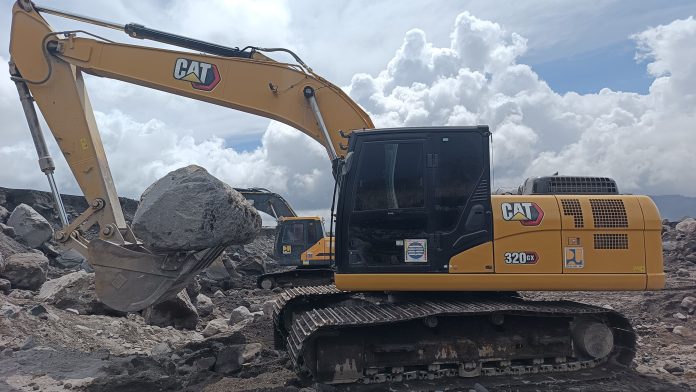Alat Berat Bersih Sungai
