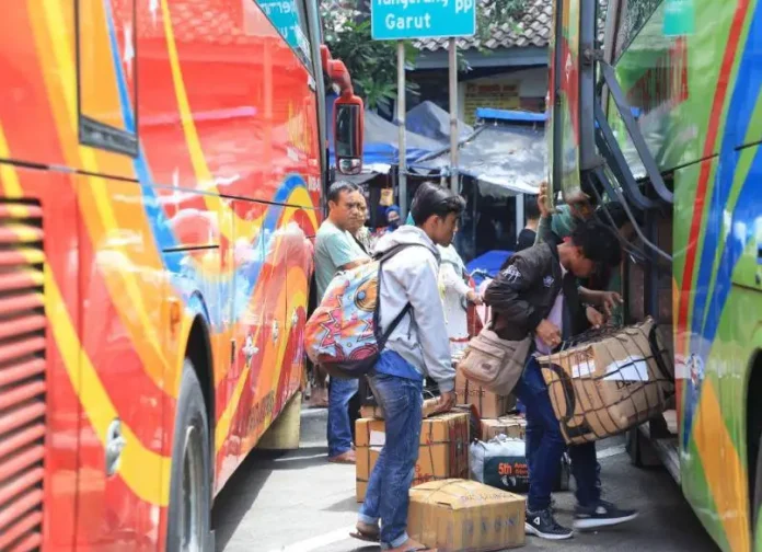 Mudik Naik Bus