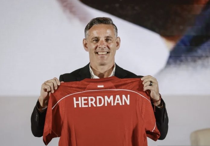 Pelatih John Herdman