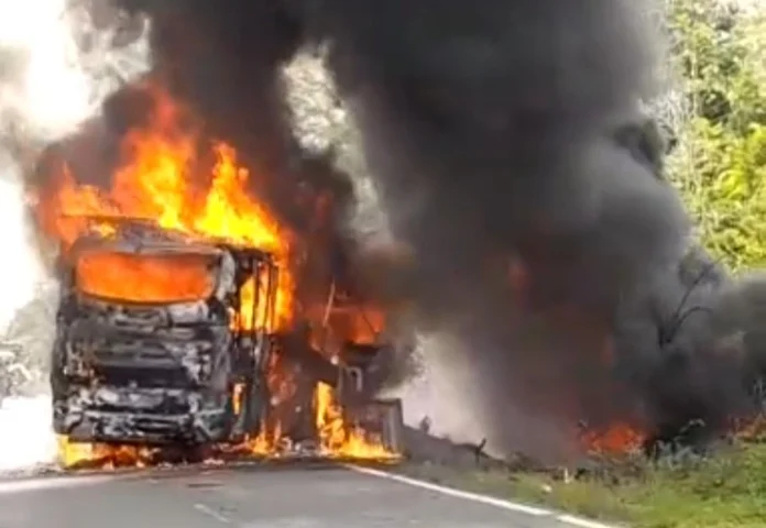 bus ALS terbakar