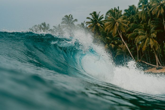 Laut Sulawesi Ombak